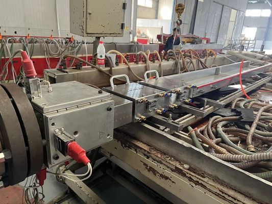 Le moule d'extrusion de panneaux muraux en UPVC est le meilleur pour une conception durable et à la mode