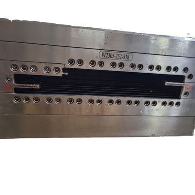 Conception de moule à extrusion pour les profils WPC PE PP en taille client
