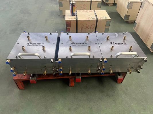 Conception de moule à extrusion pour les profils WPC PE PP en taille client