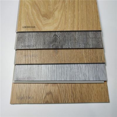 Ligne chinoise d'extrusion de plancher SPC avec mode de formage 3CR17 et moule d'extrusion
