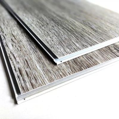 Ligne chinoise d'extrusion de plancher SPC avec mode de formage 3CR17 et moule d'extrusion