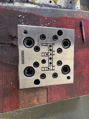 Profil PVC personnalisé avec 3CR17 Matériau de moule Production et conception