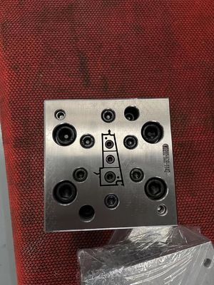 1 Moule à cavité pour couvercle de porte en bois plastique en WPC et profil de fenêtre en UPVC Profil auxiliaire