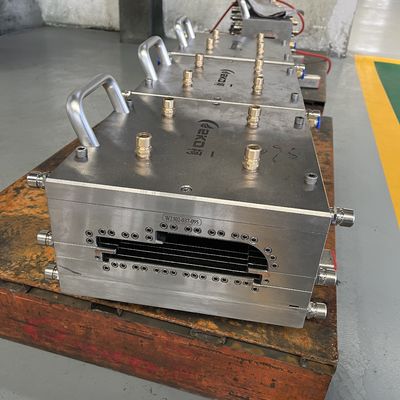 Moulures à extrusion WPC professionnelles pour moules de poignée en PVC UPVC