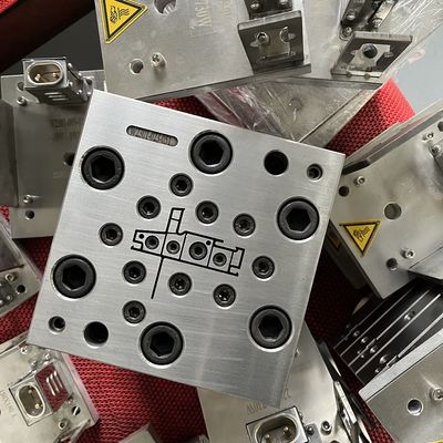 Profil de fenêtre en UPVC de la série 80 en argent pour le moulage de cadres de fenêtres