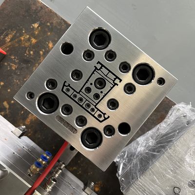 AutoCAD Design Moldes de profilés en PVC en argent pour l'extrusion de fenêtres et de portes dans divers modèles