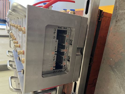 Profil de cadre en PVC de haute précision pour moule de fenêtre en PVC fabriqué à partir de matériau de moule 3CR17