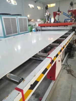 Traitement de surface de polissage par galvanoplastie pour les panneaux en mousse de PVC produits/moules par extrusion