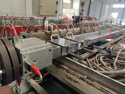 3CR17 Matériau utilisé dans les moules de bois PE Moulures par extrusion Matrice de moulage pour moules de revêtement de sol supérieurs