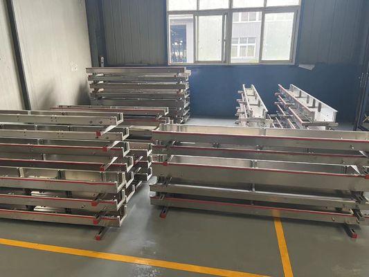 3CR17 Matériau utilisé dans les moules de bois PE Moulures par extrusion Matrice de moulage pour moules de revêtement de sol supérieurs