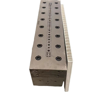 Traitement de polissage par galvanoplastie 3CR17 UPVC Panneau creux Mold pour porte et panneau mural