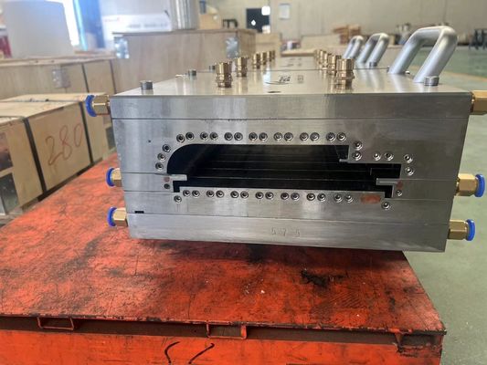 3CR17 Matériau de moulage Producteur de moules d'extrusion de profilés en PVC pour cadre de porte en bois plastique