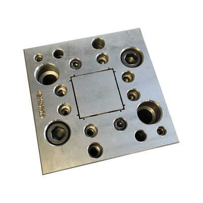 Profil extérieur Produit pour fenêtres 3CR17 Moldes et étalonnage de troncs en PVC avec réservoir d'eau