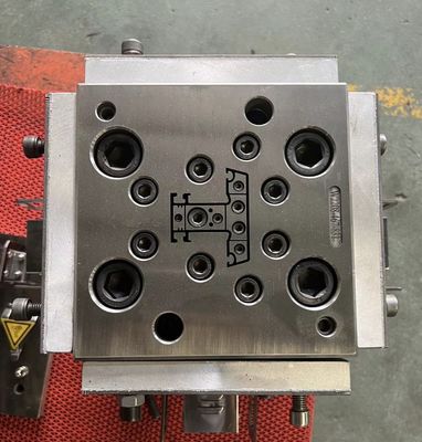 Moldes d'extrusion de profilés en plastique pour fenêtres et portes