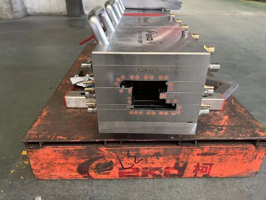 Moldes d'extrusion de profilés en plastique pour fenêtres et portes
