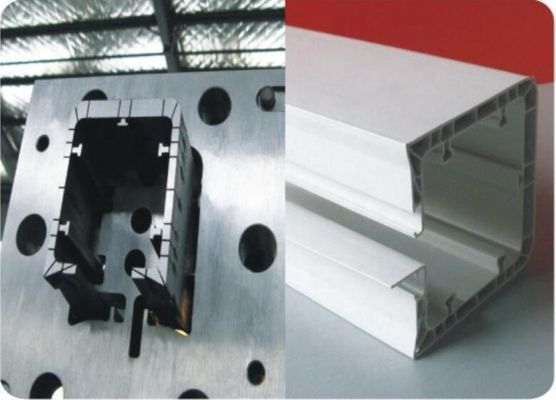 Profiles en PVC conçus par AutoCAD pour l'extrusion de fenêtres et de portes en finition argentée