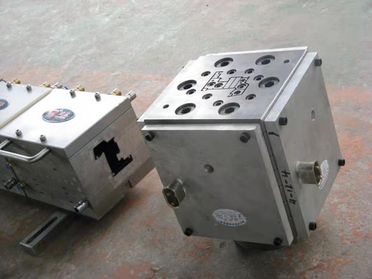 Extrusion professionnelle de pièces de profilés en PVC pour traitement de polissage par galvanoplastie