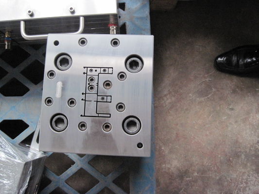 Forme d'extrusion de profilés en PVC sur mesure avec traitement de surface de polissage par électroplatage