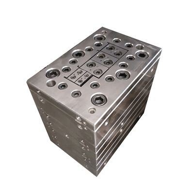 Extrusion de pièces de profilés en PVC hautement résistants pour moules de produits ménagers pour fenêtres et portes