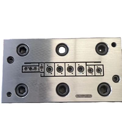 Extrusion de pièces de profilés en PVC sur mesure pour le moulage de fenêtres et de portes