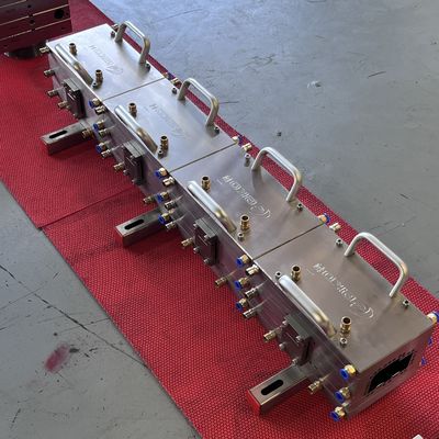 Outils de moulage par extrusion de profil de porte composite en PVC bois plastique professionnel