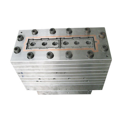 Les profils en WPC PE PP en forme d'argent sont fabriqués à partir de moules de moulage par extrusion pour des performances élevées