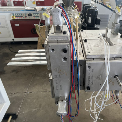 3CR17 Matériau de moulage PVC Extrusion plastique pour revêtement de sol en WPE Software de conception AutoCAD