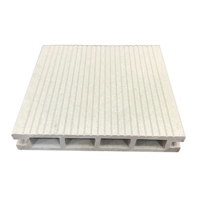Machine de production de revêtements en WPC avec 261*31 mm de moule de revêtement creux et de matériel PE