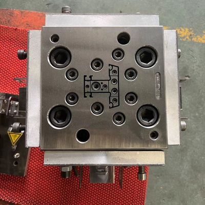 Modèle d'extrusion de profilé en PVC pour fenêtre et porte conçu par AutoCAD