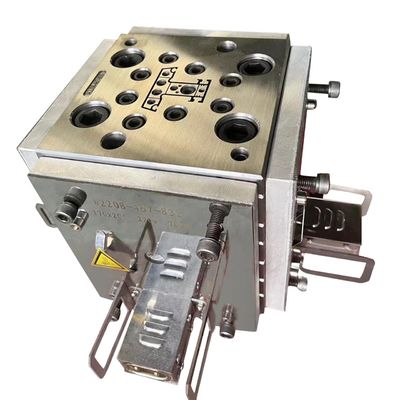 Moule d'extrusion pour le profil de fenêtre en PVC
