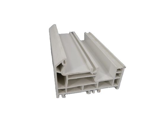 Moule d'extrusion pour le profil de fenêtre en PVC