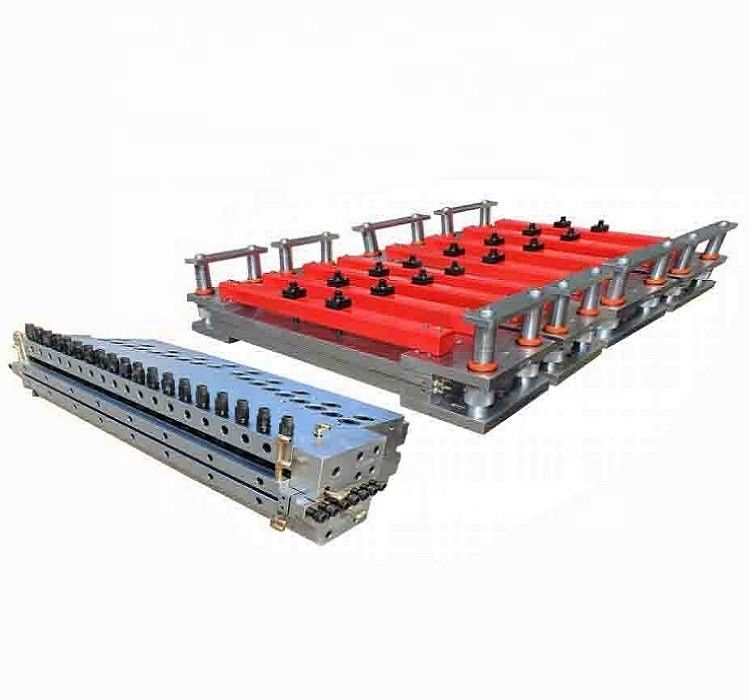 Moule d'extrusion de panneaux en mousse P20 à cavité unique de 1320 mm pour meubles et panneaux publicitaires