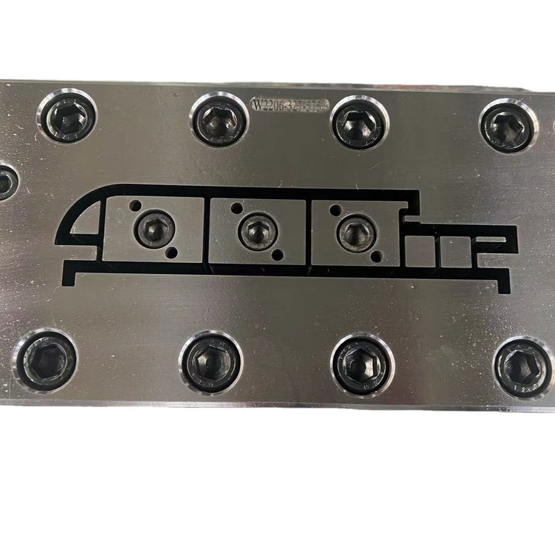 Moulé de profilés auxiliaires en PVC et outil de couverture de porte en plastique en bois en WPC avec conception AutoCAD