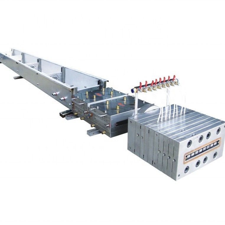 Ligne de production de 150 mm de largeur de plancher pour moules d'extrusion en bois plastique WPC