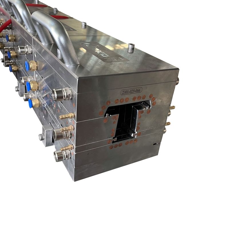 3CR17 Matériau de moulage Extrusion de profilés en PVC pour pièces de fenêtres et de portes durables