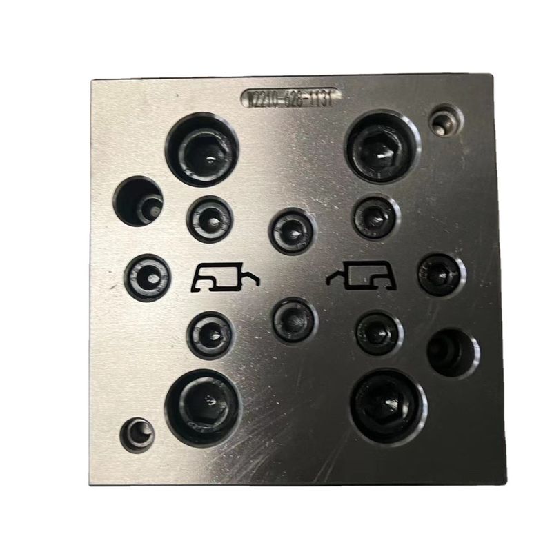 Modèle d'extrusion de profilé en PVC pour fenêtre et porte conçu par AutoCAD
